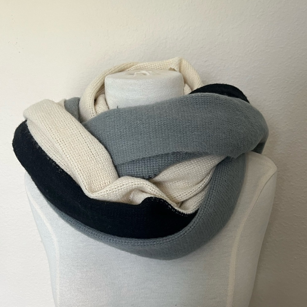 DONNI. Scarf - Picture 2 of 4